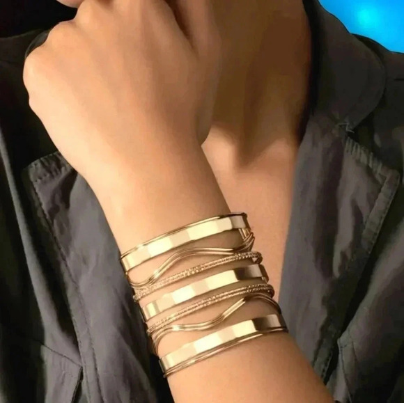 🆕️Bold & Modern 18K Gold Plated Iron Trendy Fashion Wide Hollow Cuff Bracelet ✨ - Picture 7 of 13